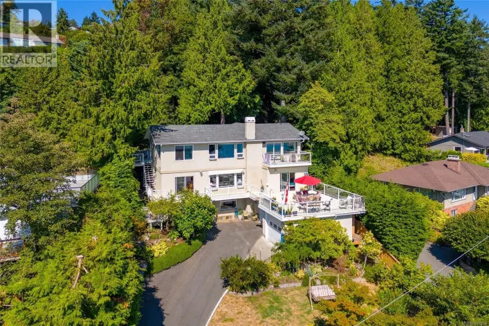 4964 Lochside Dr, Saanich