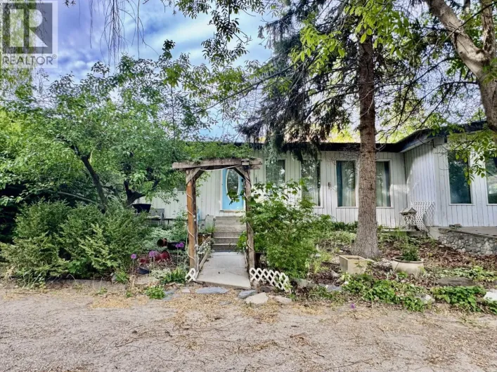 House for sale: 4976 Nash Street, Peachland