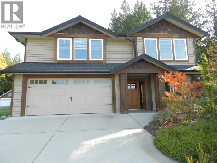 4995 BAY ROAD, Sechelt