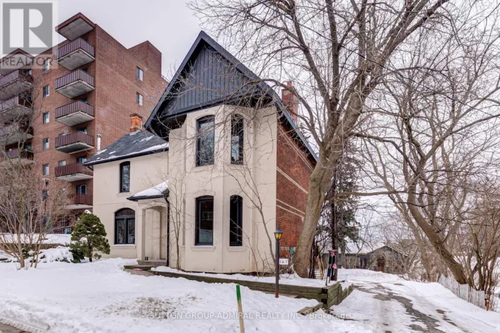 4U - 167 COLLIER STREET, Barrie
