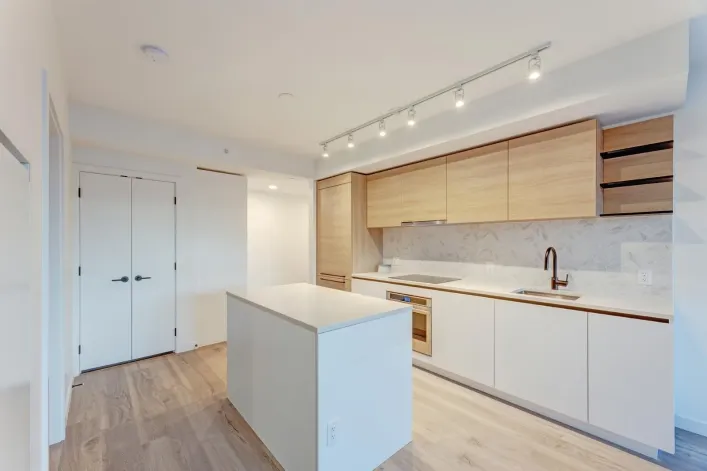 4xx 10448 UNIVERSITY DRIVE, Surrey
