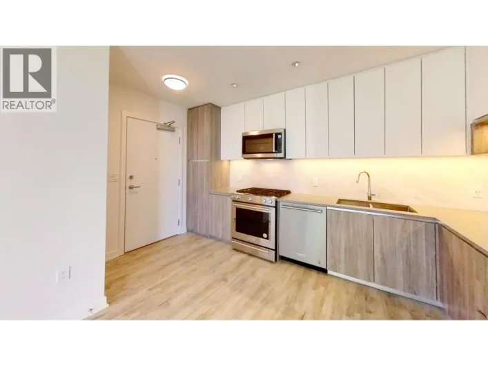 4XX 8940 UNIVERSITY CRESCENT, Burnaby