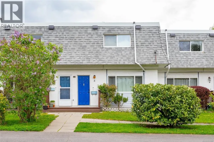 5 1040 Kenneth St, Saanich