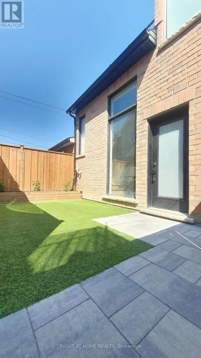 5 - 106 LAPPIN AVENUE, Toronto