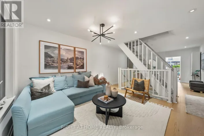 5 1/2 LUTTRELL AVENUE, Toronto