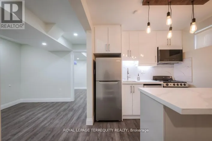 5 - 135 JANE STREET, Toronto