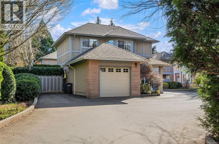 5 1809 McKenzie Ave, Saanich