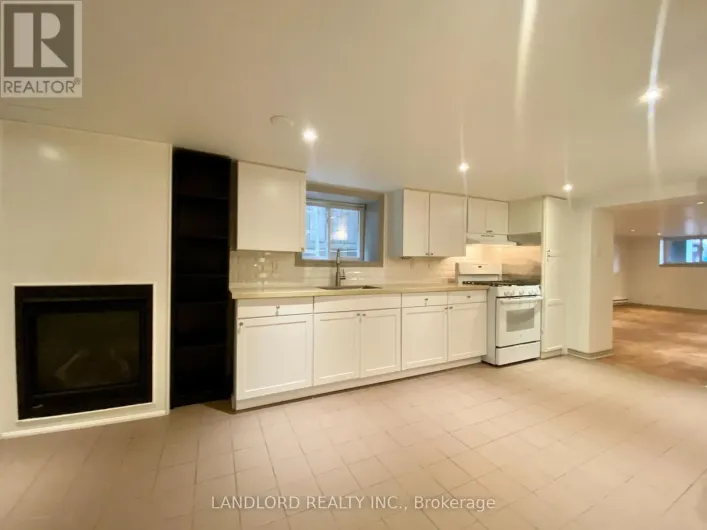 5 - 209 MADISON AVENUE, Toronto
