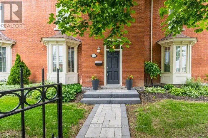 5 - 233 JOHN STREET, Belleville