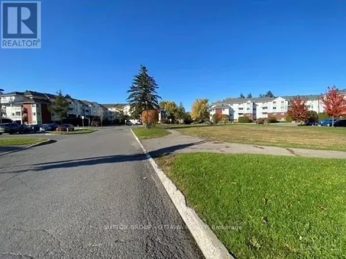 5 - 268 LORRY GREENBERG DRIVE, Ottawa