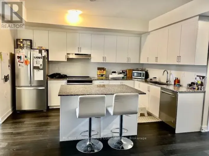 5 - 39 JOHN PERKINS BULL DRIVE, Toronto