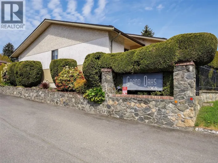 5 3968 Cedar Hill Rd, Saanich