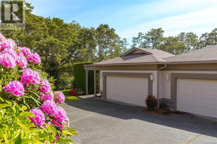 5 4300 Stoneywood Lane, Saanich