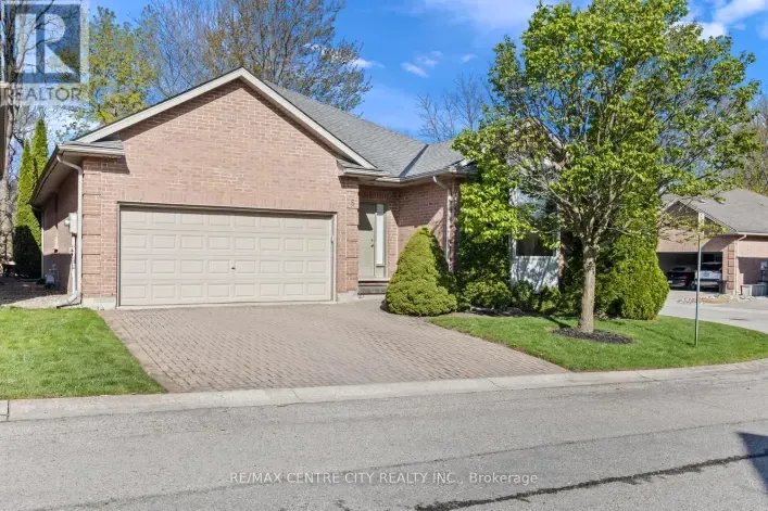 House for sale: 5 - 448 COMMISSIONERS ROAD E, London South