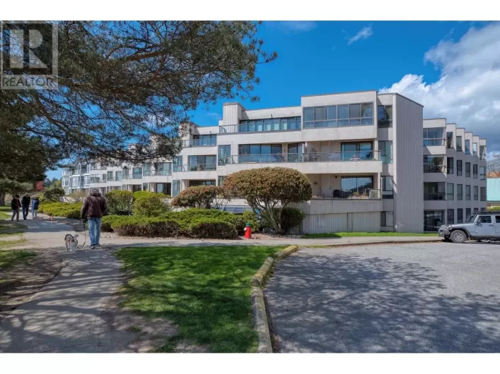 5 5477 WHARF AVENUE, Sechelt