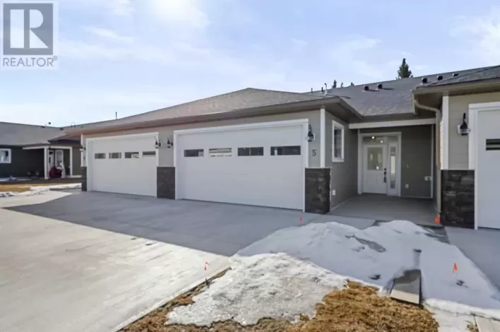 5, 610 4 Avenue SW, Sundre