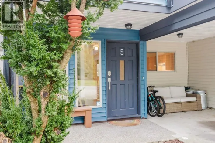 5 623 FARNHAM ROAD, Gibsons