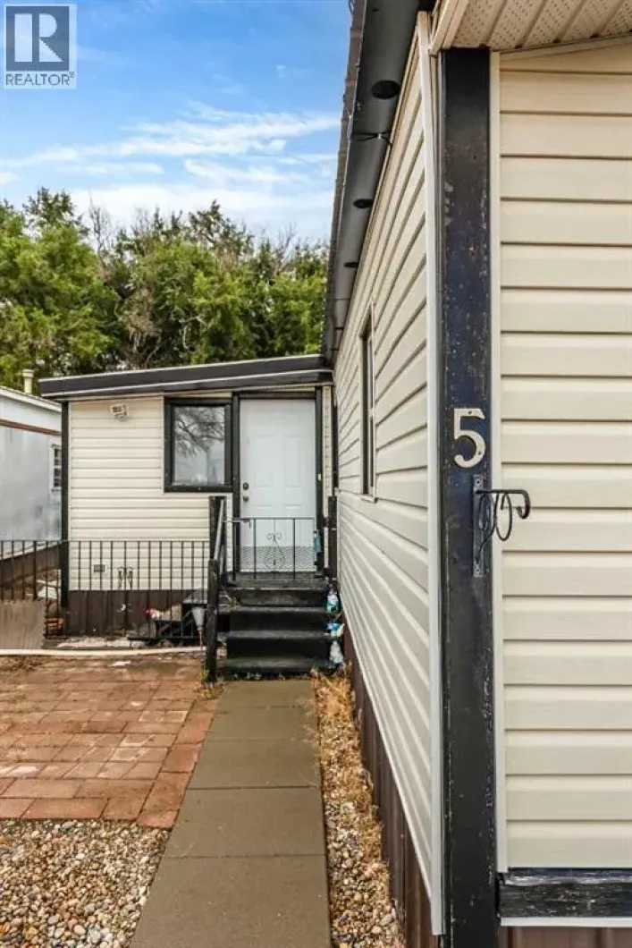 5, 839 10 Avenue SW, Medicine Hat