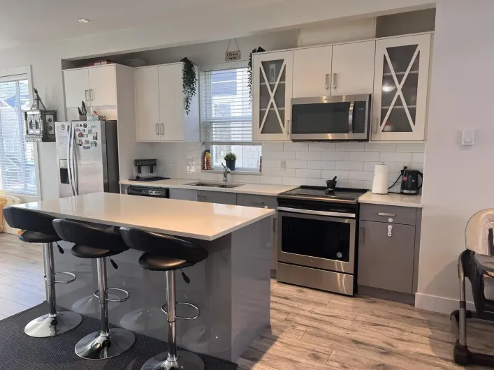 5 8699 158 STREET, Surrey