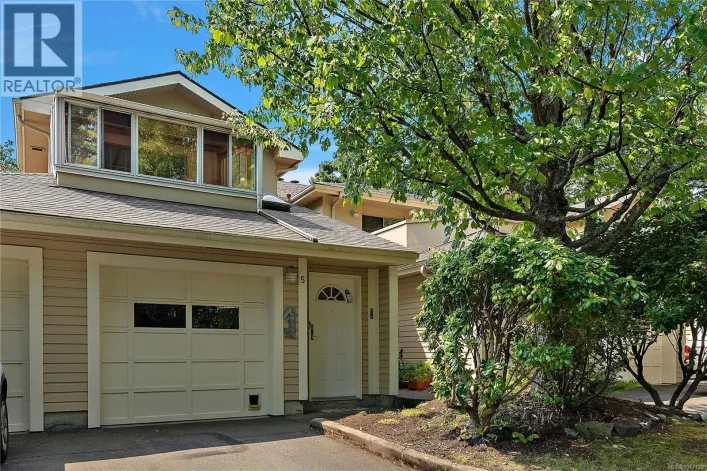 5 909 Admirals Rd, Esquimalt