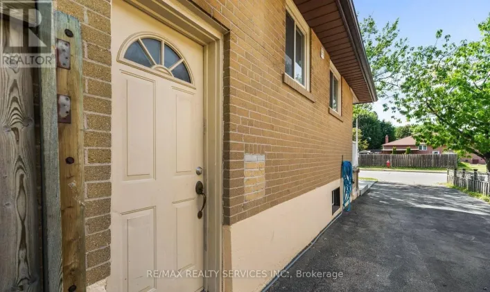 5 AVONDALE BOULEVARD S, Brampton