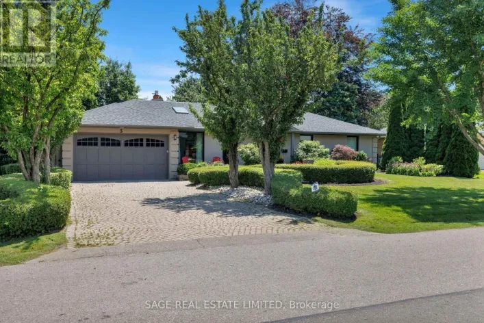 5 BLAIR ATHOL CRESCENT, Toronto