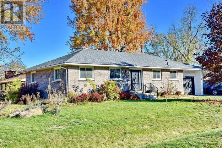 House for sale: 5 BROCK CRESCENT, Collingwood