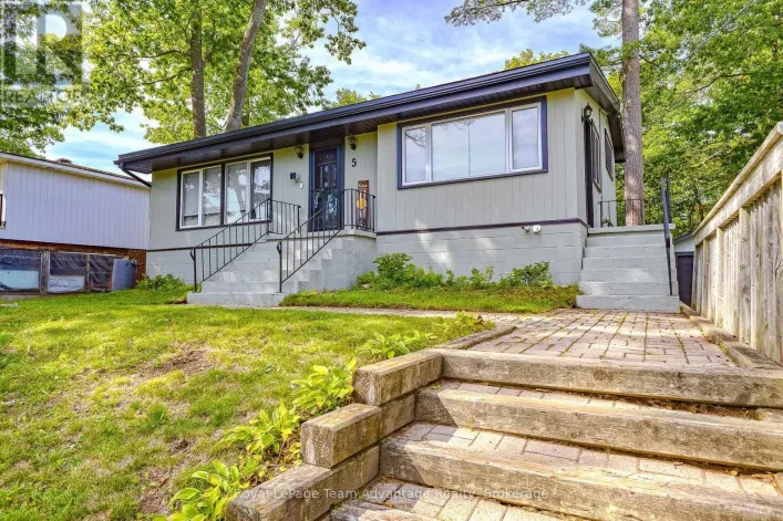 5 BURRITT STREET, Parry Sound