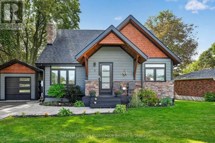 5 CARLETON BOULEVARD, Hamilton Township