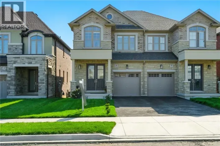 5 CHERRY BLOSSOM Heights, Hamilton