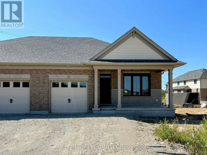 5 COLUMBUS COURT, Central Elgin