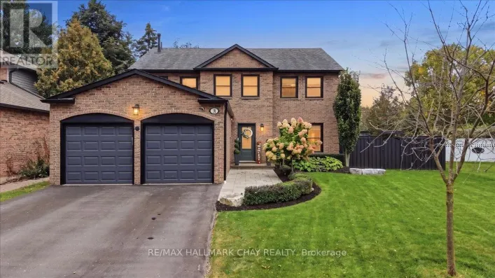 House for sale: 5 DRAPER COURT, Whitby