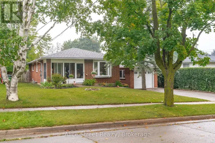 House for sale: 5 GLENBROOK DRIVE, Guelph