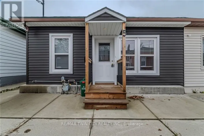 5 HALLS AVENUE, Brantford