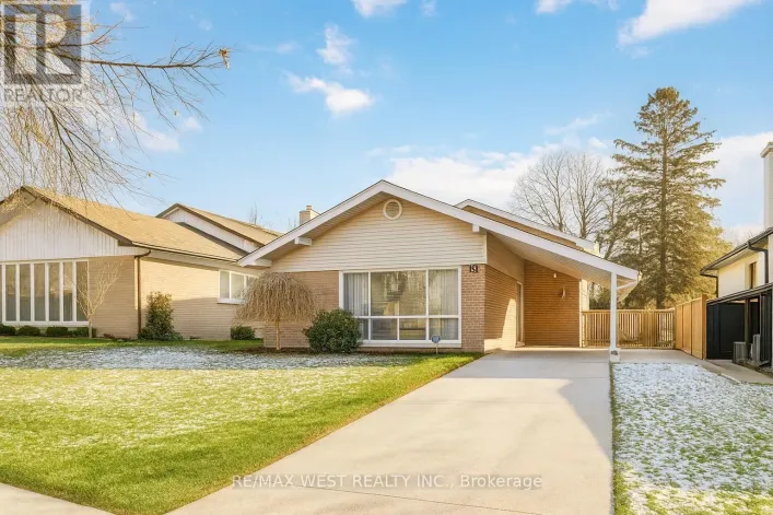 5 HENLEY CRESCENT, Toronto