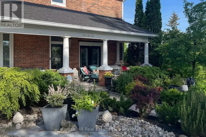 5 LORNE STREET N, Huntsville