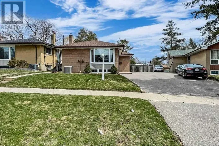 5 MID PINES ROAD, Toronto