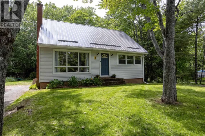 5 Oakleaf Crescent, Grand Lake