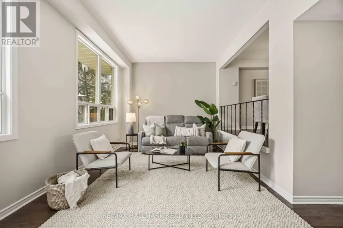 5 POPLAR CRESCENT W, Aurora