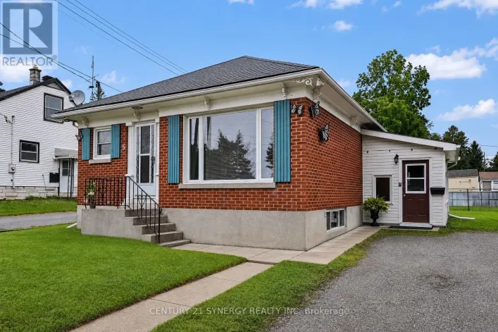 5 QUEEN STREET, Smiths Falls