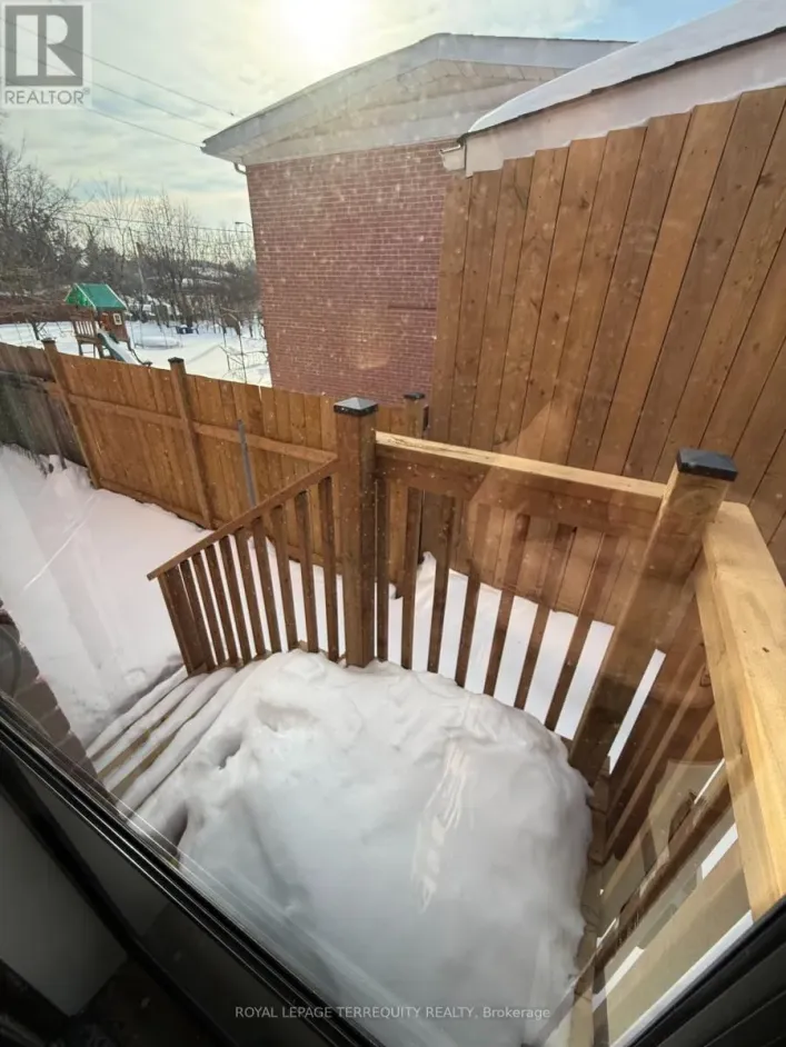 5 ROCHELLE CRESCENT, Toronto