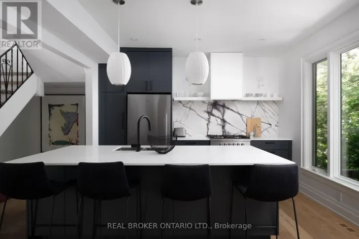 5 WEMBLEY DRIVE, Toronto