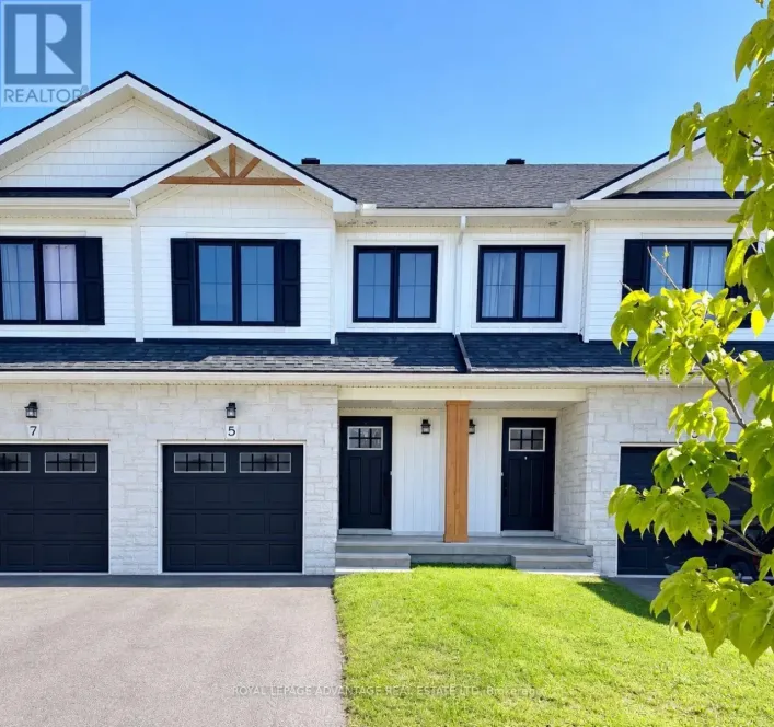 5 WHITCOMB CRESCENT, Smiths Falls