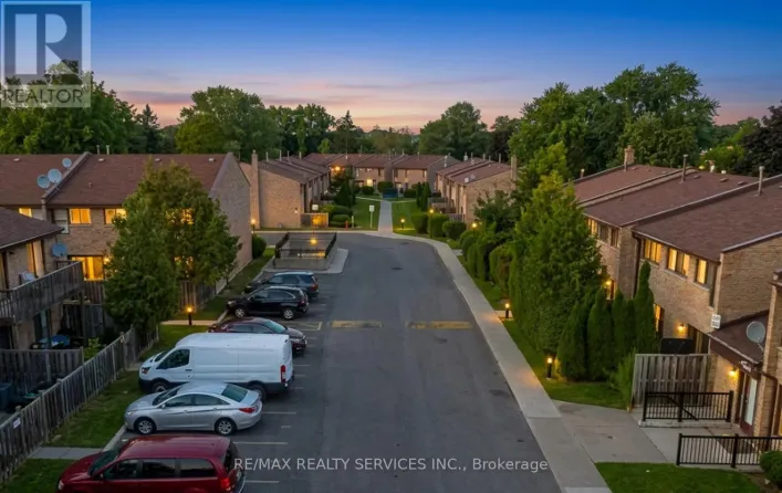 50 - 2605 WOODCHESTER DRIVE, Mississauga