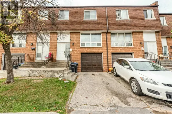 Row / Townhouse for sale: 50 - 7475 GOREWAY DRIVE, Mississauga