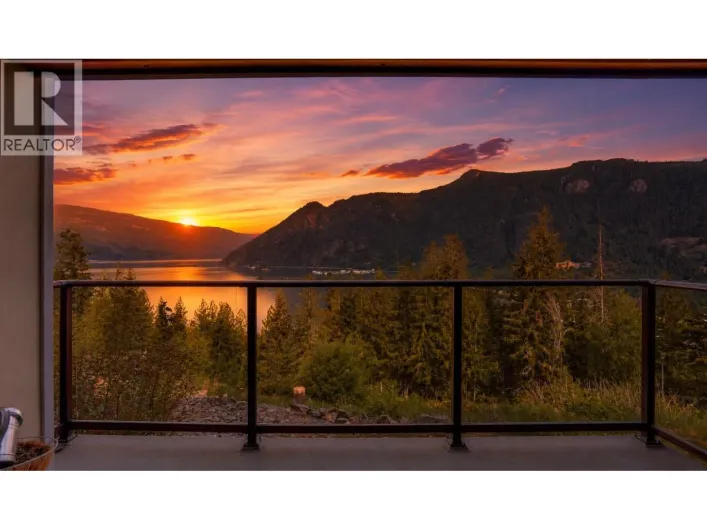500 Old Spallumcheen Road Unit# 102, Sicamous