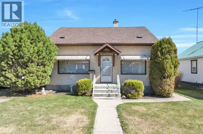 5004 55 Avenue, Ponoka