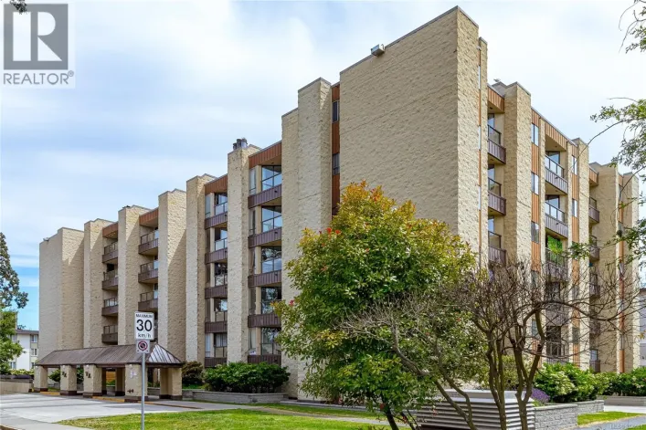 501 1745 Leighton Rd, Victoria