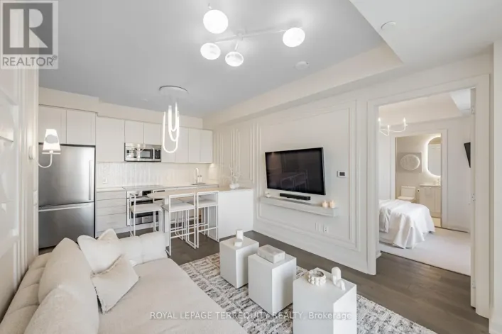 501 - 293 THE KINGSWAY, Toronto