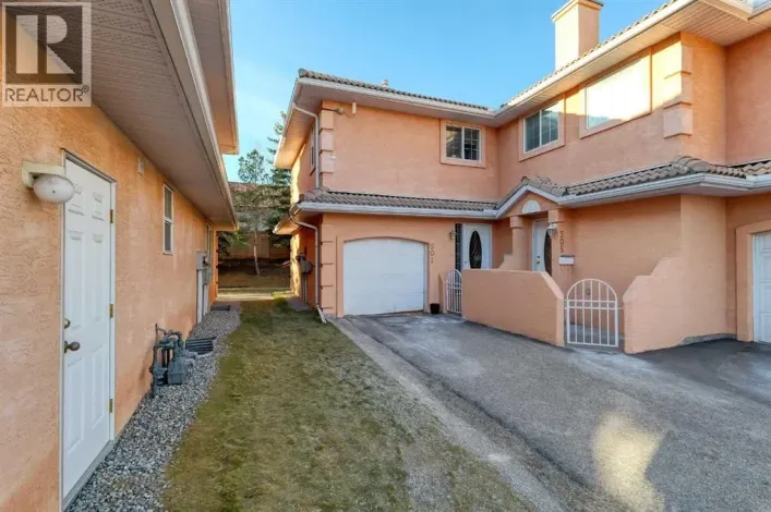 Row / Townhouse for sale: 501 Coral Cove NE, Calgary